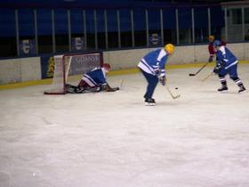 Charytatywny mecz hokejowy Księża – Żużlowcy