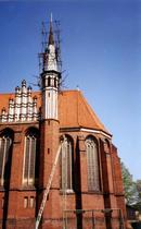 Remont małych wieżyczek kościoła od strony południowej