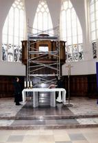 Renowacja głównego ołtarza w kościele