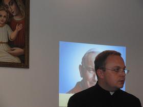 „Papież daleki i bliski” – prezentacja multimedialna ks. dr. Krzysztofa Drewsa