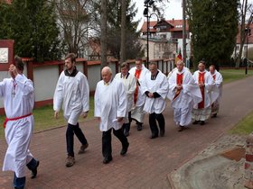 Wizytację kanoniczą parafii, bierzmowanie młodzieży