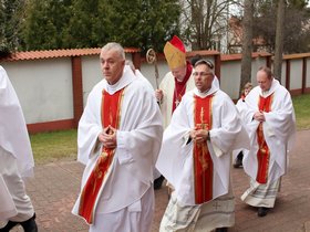 Wizytację kanoniczą parafii, bierzmowanie młodzieży